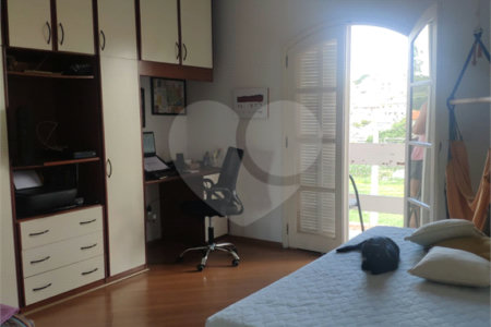Sobrado à venda com 4 quartos, sendo 1 suíte, em Chácara Jafet, Mogi das Cruzes, SP