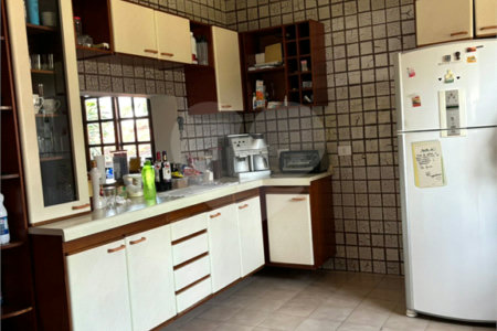 Casa à venda ou para alugar com 4 quartos, sendo 3 suítes,  em Jardim Estância Brasil, Atibaia, SP