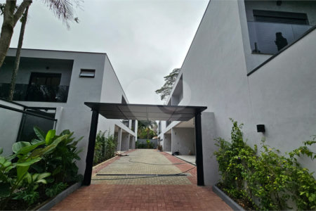 Casa à venda com 4 suítes no condomínio Villa Suiça, São Paulo - SP