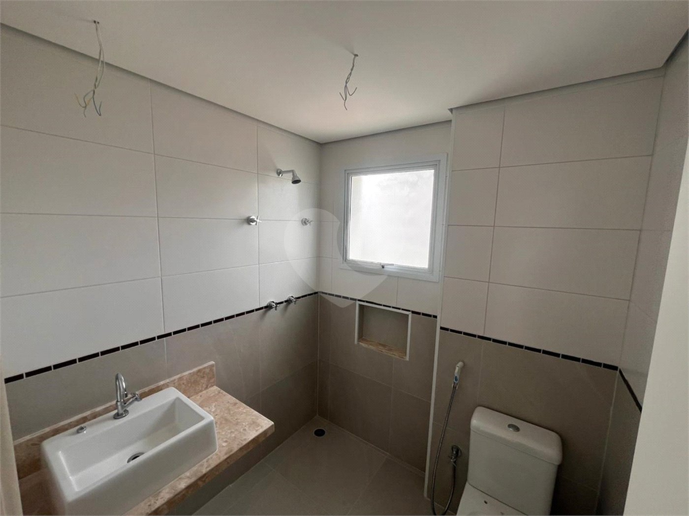Apartamento à venda com 2 quartos, sendo 1 suíte,  em Loteamento Mogilar, Mogi das Cruzes, SP