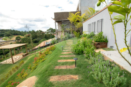 Casa à venda com 5 quartos, sendo 4 suítes, em Vila Darcy Penteado (mailasqui), São Roque, SP