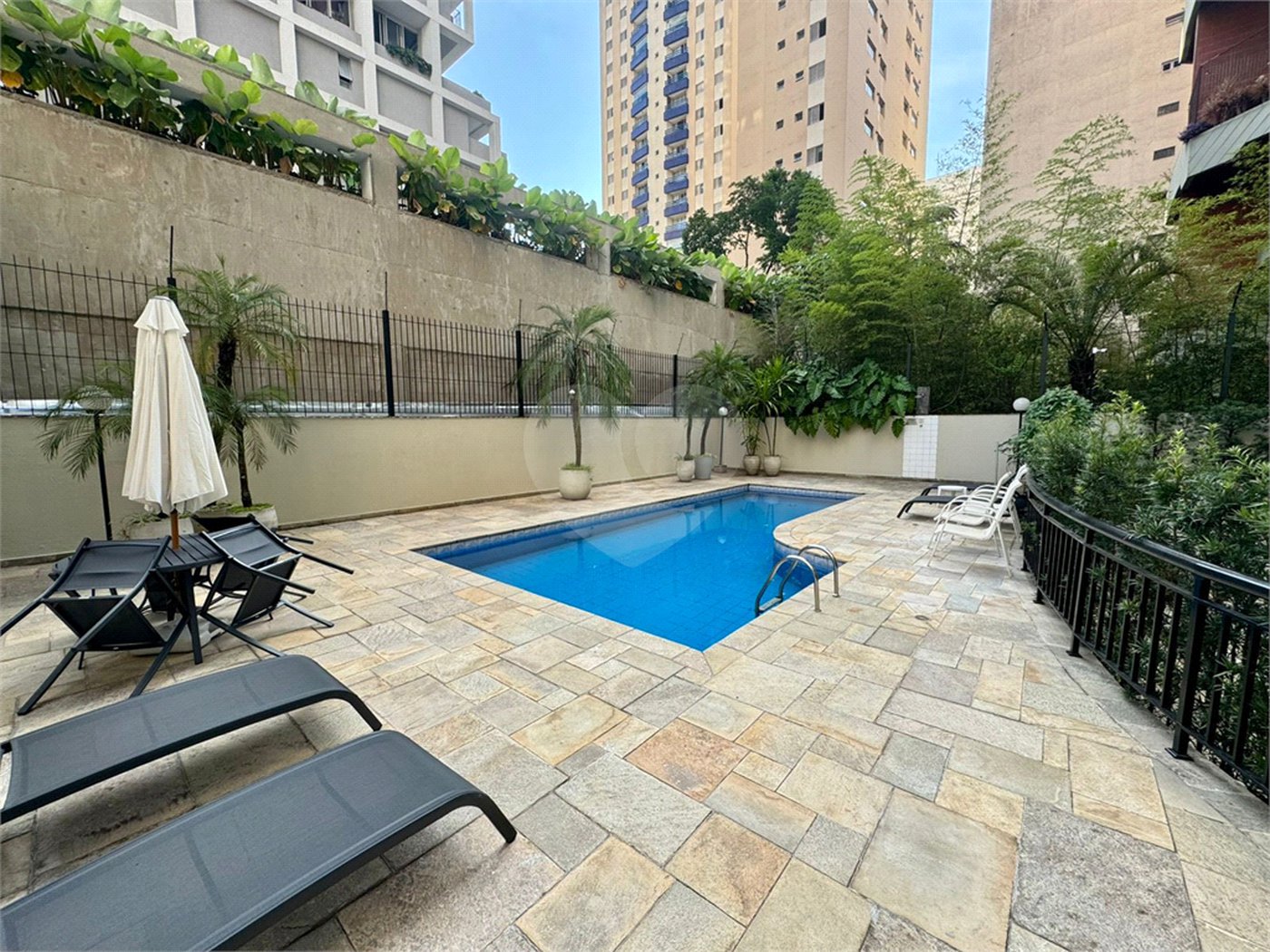 Apartamento à venda com 4 quartos, sendo 2 suítes,  em Pinheiros, São Paulo, SP