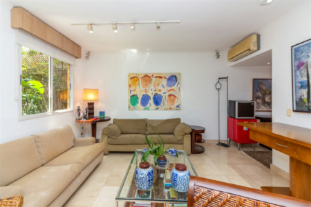 Casa à venda com 4 quartos, sendo 2 suítes, em Alto da Boa Vista, São Paulo, SP