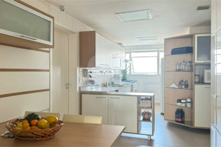 Apartamento à venda com 3 suítes em Moema, São Paulo, SP