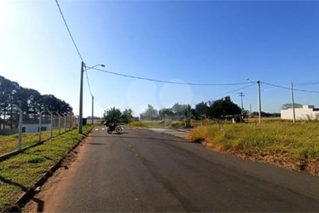 Lote para venda no Jardim dos Ipês no distrito de Água Vermelha/SP.