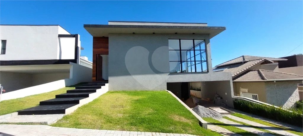 Casa à venda com 4 suítes no condomínio Figueira Garden, Atibaia - SP