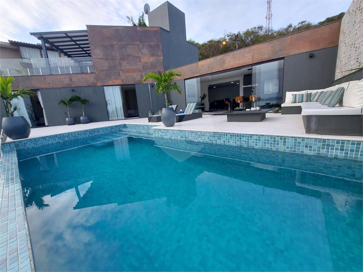 Casa à venda com 4 quartos, sendo 3 suítes, em Albatroz, Armação dos Búzios, RJ