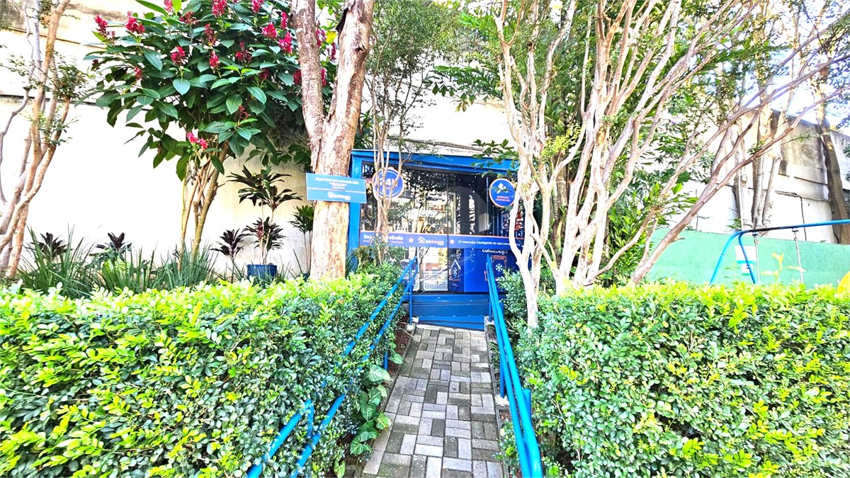 Casa à venda com 3 quartos, sendo 1 suíte, no condomínio Flora Park, São Paulo - SP