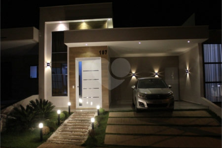 Casa à venda com 3 quartos, sendo 2 suítes, no condomínio Residencial Mantova, Indaiatuba - SP