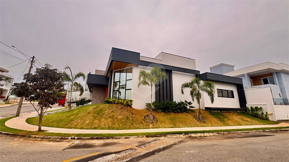 Casa à venda com 3 suítes no condomínio Campos do Conde I e II, Sorocaba - SP