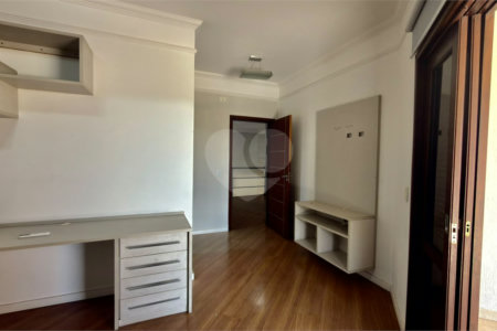 Casa à venda com 4 suítes no condomínio Parque Village Castelo, Itu - SP