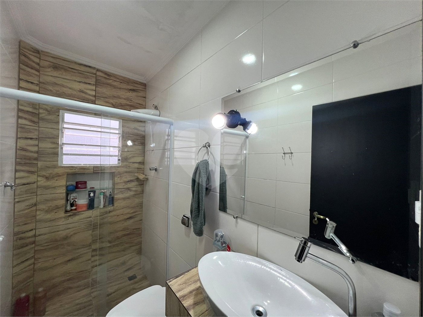 Sobrado à venda com 3 quartos, sendo 1 suíte, em Lopes de Oliveira, Sorocaba, SP