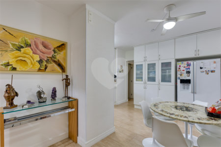 Apartamento à venda com 3 quartos, sendo 2 suítes, em Santo Amaro, São Paulo, SP