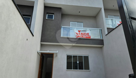 Sobrado à venda com 3 quartos, sendo 1 suíte,  em Vila Romero, São Paulo, SP