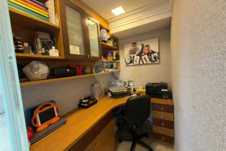 Apartamento à venda com 3 quartos, sendo 1 suíte,  em Vila Regente Feijó, São Paulo, SP