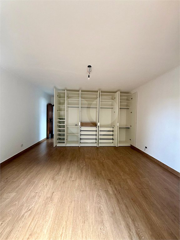 Sobrado à venda com 4 quartos, sendo 3 suítes, em Palmas do Tremembé, São Paulo, SP