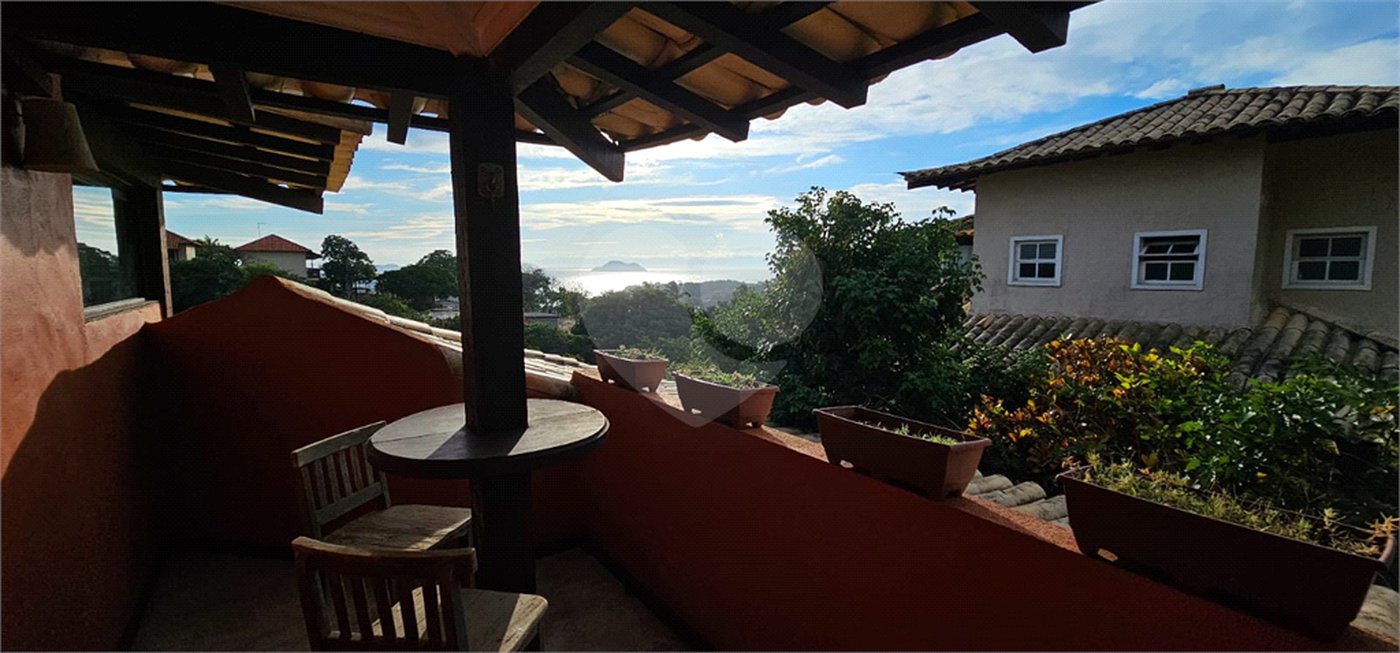 Casa à venda com 4 quartos, sendo 3 suítes, em João Fernandes, Armação dos Búzios, RJ