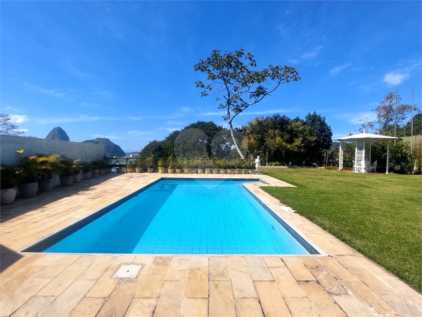Casa à venda com 3 quartos, sendo 1 suíte, em Botafogo, Rio de Janeiro, RJ