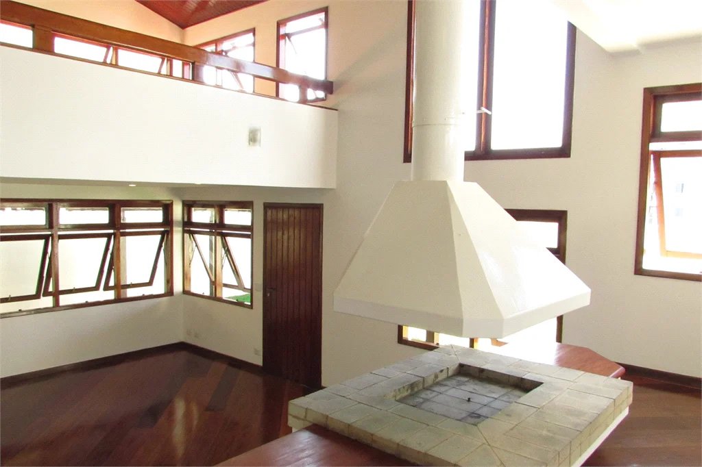 Casa para alugar com 4 quartos, sendo 2 suítes,  em Cidade São Francisco, São Paulo, SP