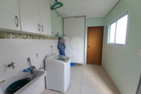 Casa à venda com 3 quartos, sendo 1 suíte, no condomínio São Domingos, Valinhos - SP