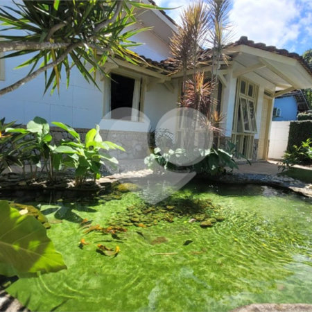 Casa à venda com 4 quartos, sendo 2 suítes, no Centro, Santa Cruz Cabrália, BA