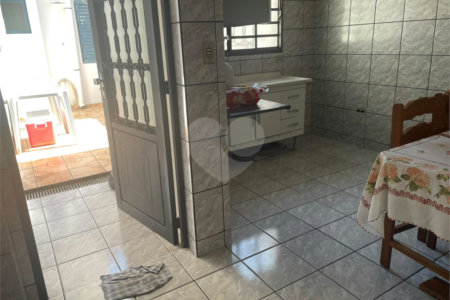 Casa à venda com 4 quartos, sendo 2 suítes,  em Conjunto Habitacional Brás Cubas, Mogi das Cruzes, SP