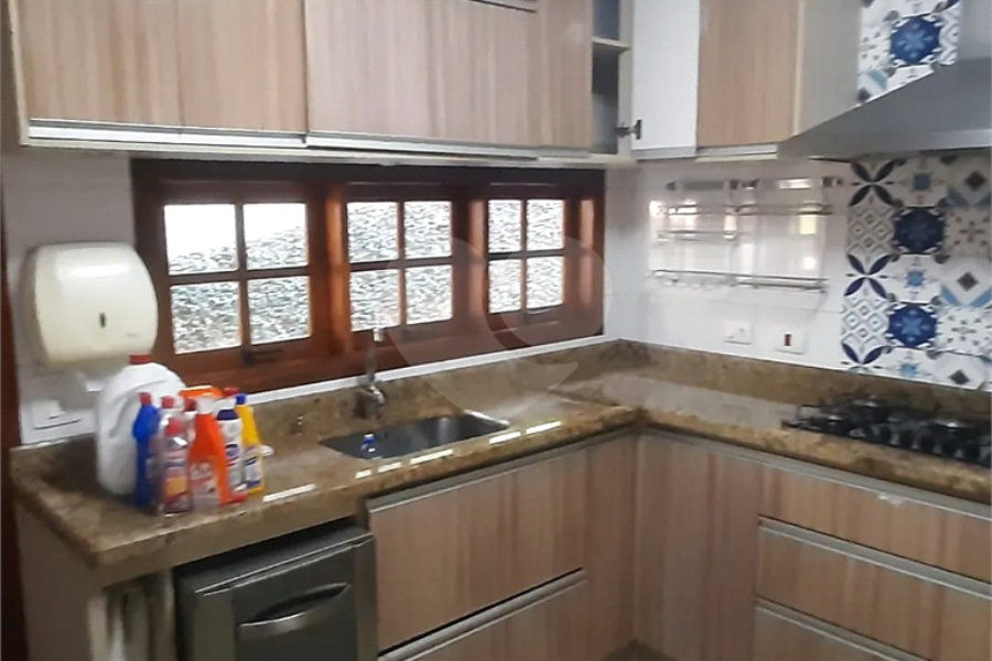 Casa à venda com 5 quartos, sendo 1 suíte, no condomínio Parque Suiça, Caieiras - SP