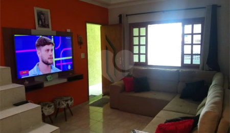 Casa à venda com 3 suítes em Jardim Adriana, Guarulhos, SP