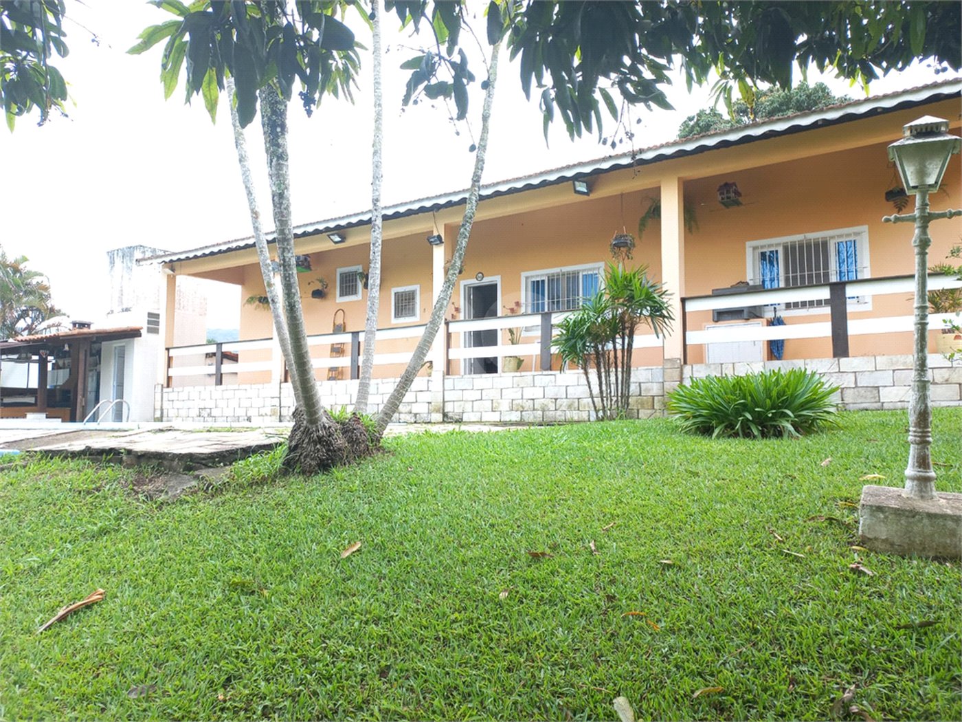 Casa à venda com 4 quartos, sendo 2 suítes, no condomínio Residencial Ypeville, Mairiporã - SP