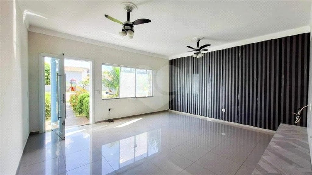 Casa à venda com 3 quartos, sendo 1 suíte, no condomínio Mirante dos Ipes, Salto - SP