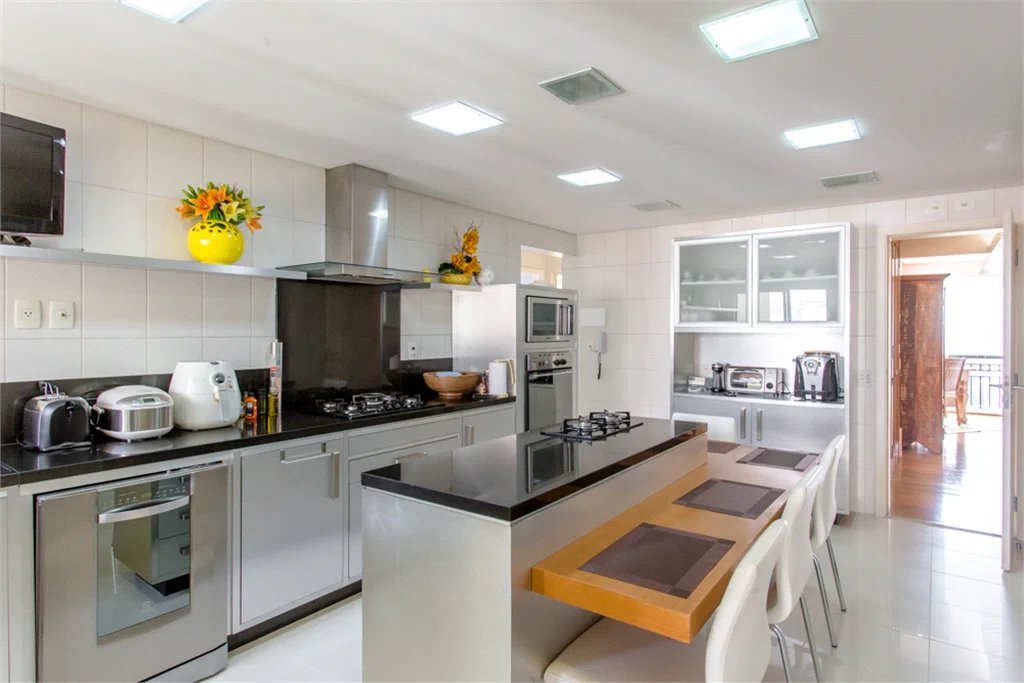 Apartamento à venda com 4 suítes em Vila Suzana, São Paulo, SP