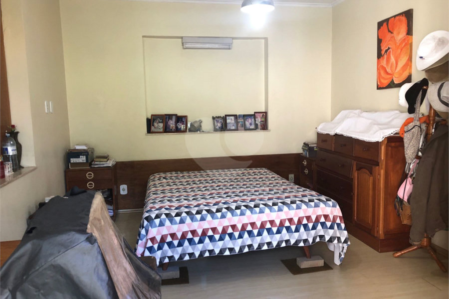 Sobrado à venda com 5 quartos, sendo 1 suíte,  em Jardim São Bento, São Paulo, SP