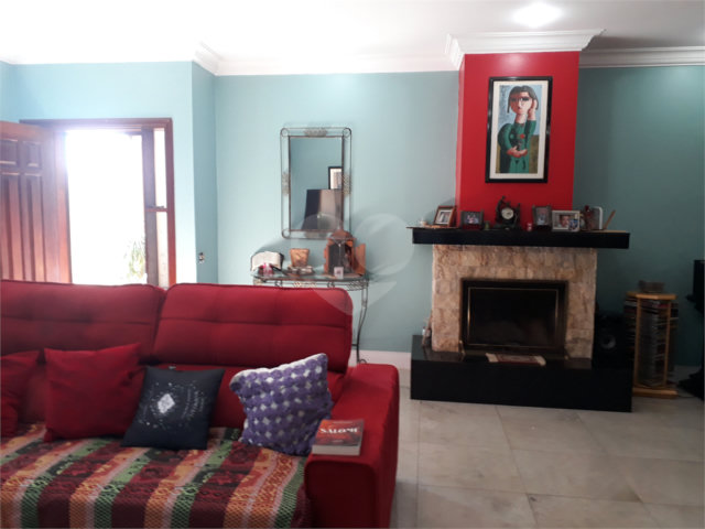 Sobrado à venda com 4 quartos, sendo 1 suíte,  em Vila Constança, São Paulo, SP