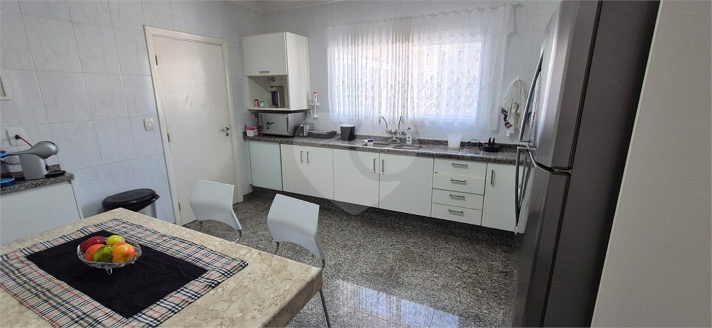 Casa à venda com 5 quartos, sendo 4 suítes, no condomínio Residencial Vilazul, Sorocaba - SP