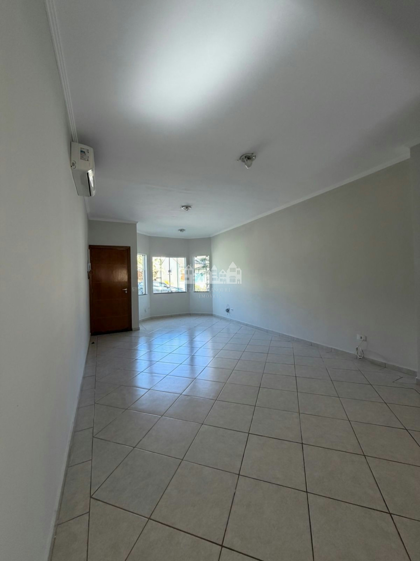 Casa à venda com 3 quartos, sendo 1 suíte, no condomínio Bella Vita, Atibaia - SP