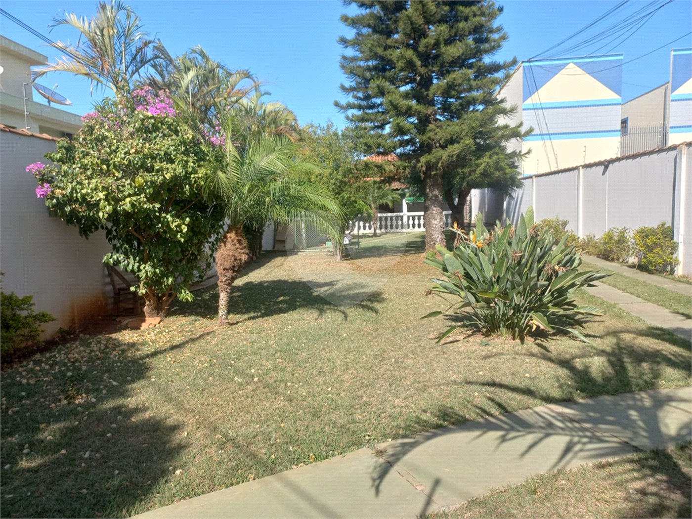 Casa térrea para venda ou locação no Parque Estancia Suíça.