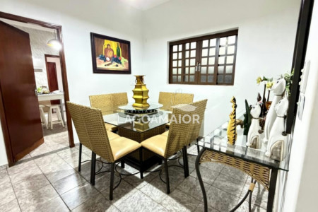 Casa à venda com 3 quartos, sendo 1 suíte, em Jardim Cangalha, Três Lagoas - MS