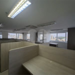 SALA COMERCIAL DE 90 M² COM 12 BAIAS, SALA DE REUNIÃO, AR-CONDICIONADO CENTRAL E 2 VAGAS!