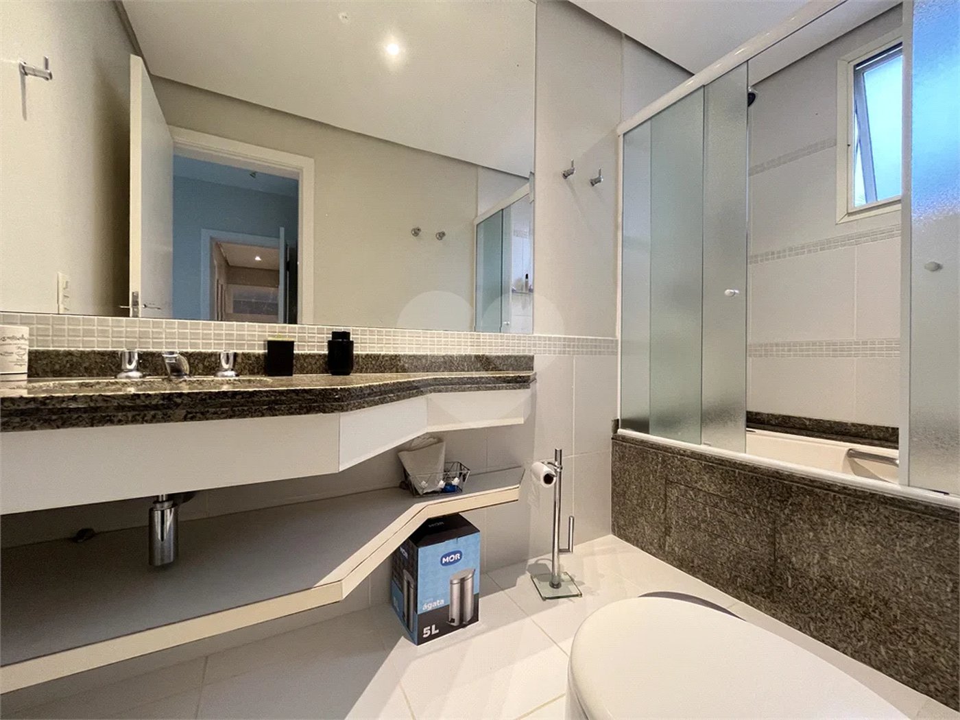 Apartamento à venda com 3 quartos, sendo 1 suíte, em Riviera de São Lourenço, Bertioga, SP