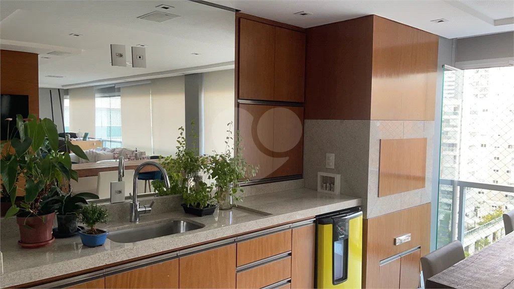 Apartamento na Mooca com 204 m² com vista maravilhosa, sendo 3 suítes e 4vagas.