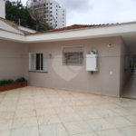 casa térrea na Vila Romana, 07 vagas de garagem, 4 quartos,, sendo 1 suíte amplo quintal.