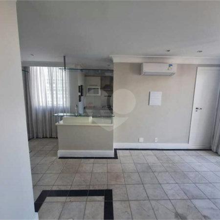 Apartamento para locação com 2 dormitórios, sendo 1 suíte com 02 vagas, totalmente climatizado nos 3 ambientes