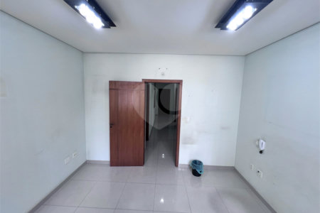 Prédio Comercial de Alto Padrão - 253m², 5 Salas, 5 banheiros , 3 Vagas , à venda na Moóca