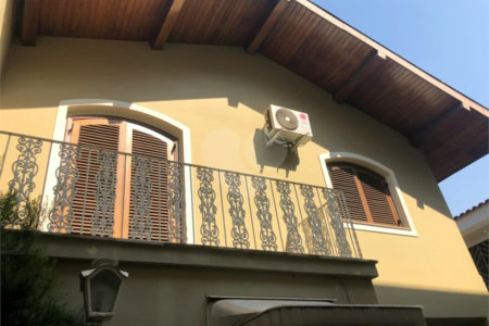 Sobrado com 363m² à venda no Alto da Moóca - 3 suítes e 6 vagas.