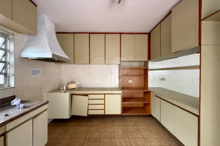 Sobrado à venda com 3 quartos, sendo 1 suíte, em Campo Belo, São Paulo, SP