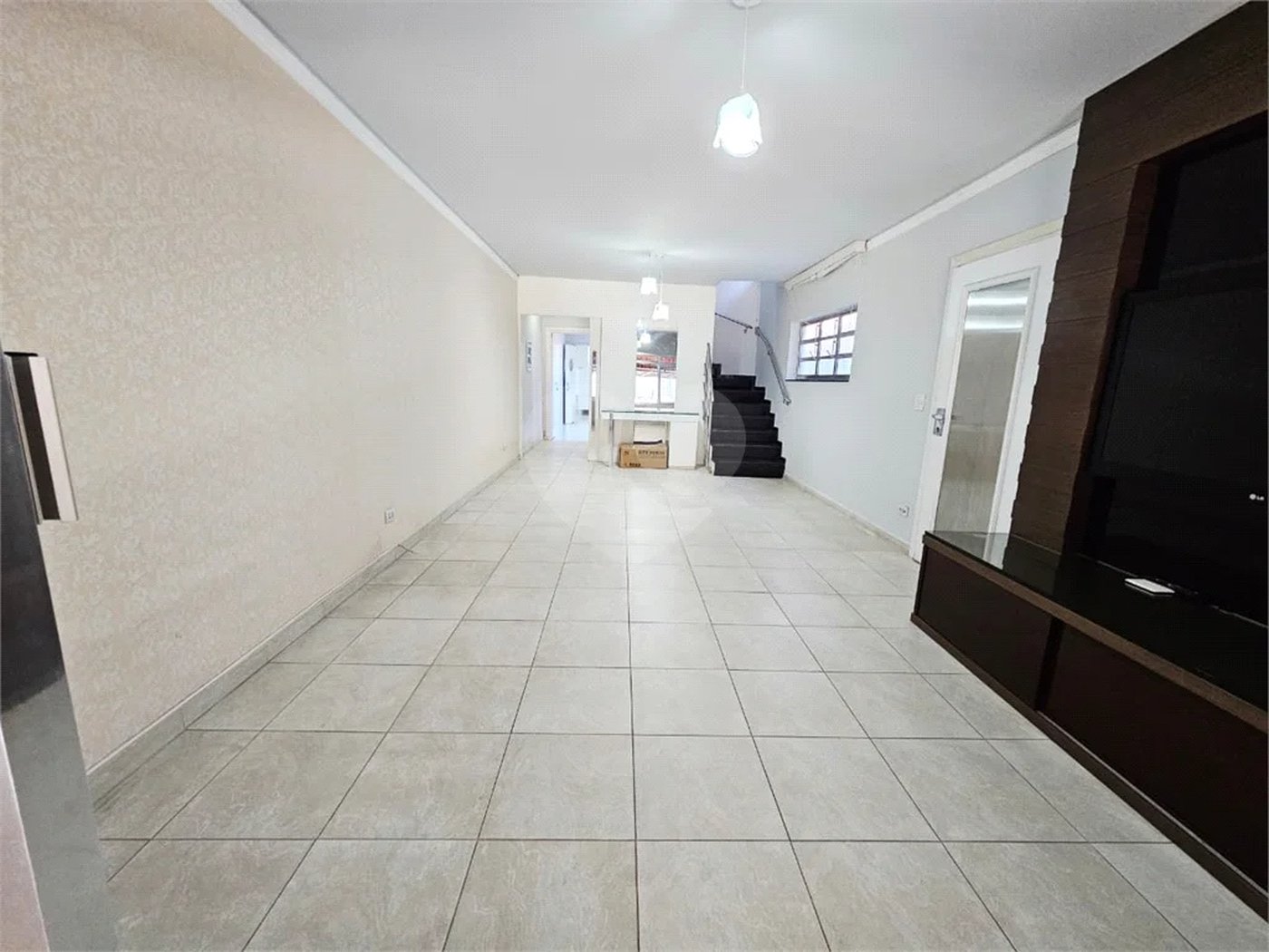 4 dormitórios, 1 suíte, 3 banheiros, 2 vagas, Área Total: 130,00 m², Construído: 174,00 m²