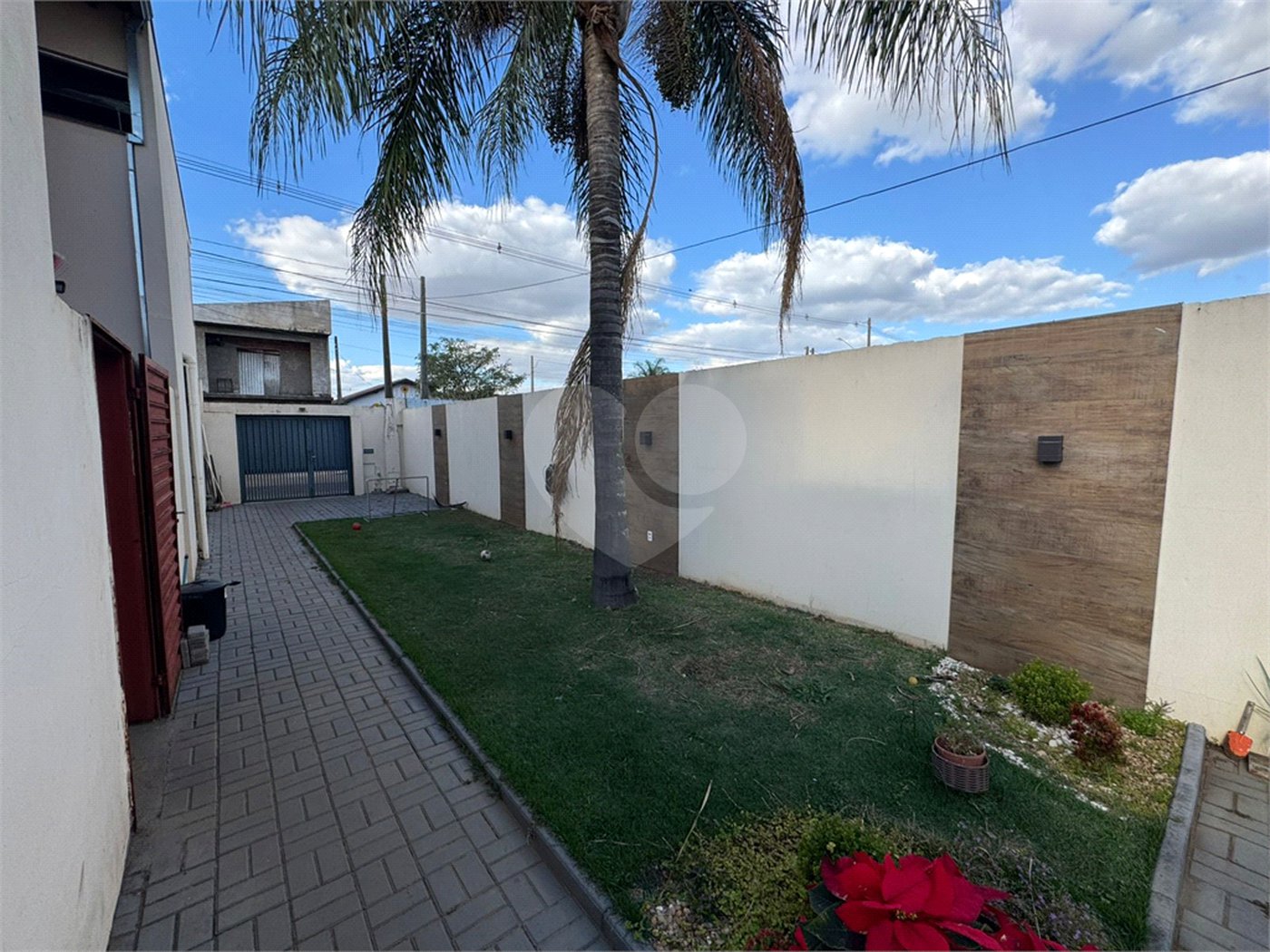 Sobrado á venda com Edícula, no Jardim Embaré, em São Carlos-SP.