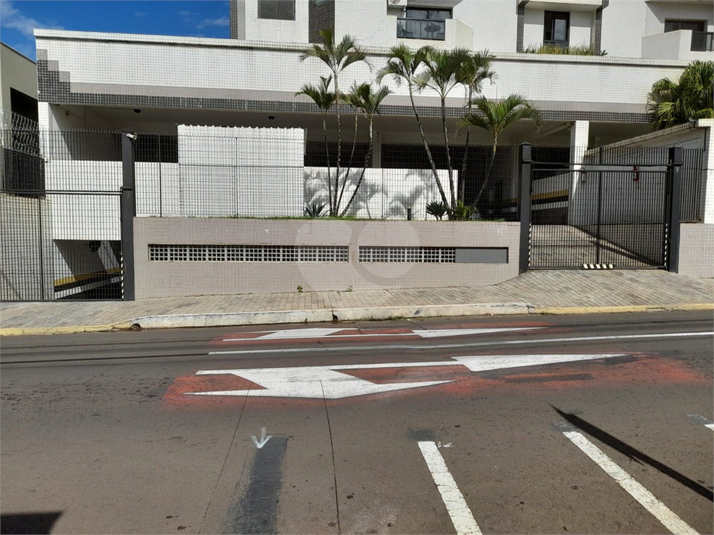 Terreno à Venda na Rua Episcopal – Localização Estratégica e Exclusiva