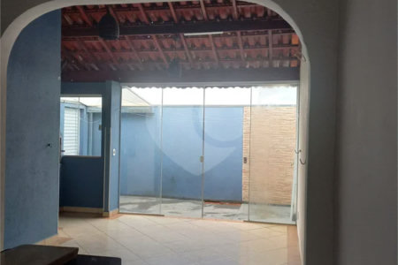 Casa À venda no Moradas II 3 dormitórios