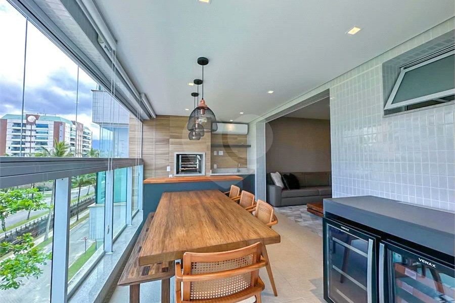 Apartamento à venda com 3 quartos, sendo 2 suítes, em Riviera de São Lourenço, Bertioga, SP